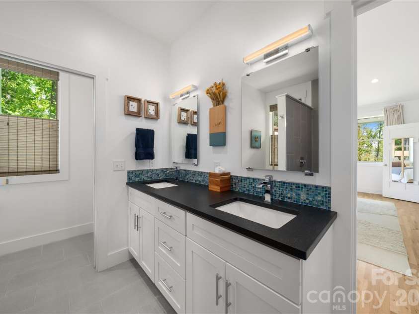 24 Acadia Drive, Asheville, NC 28806.  MLS# CAR4374488, YatesRealty ID 16984. 
