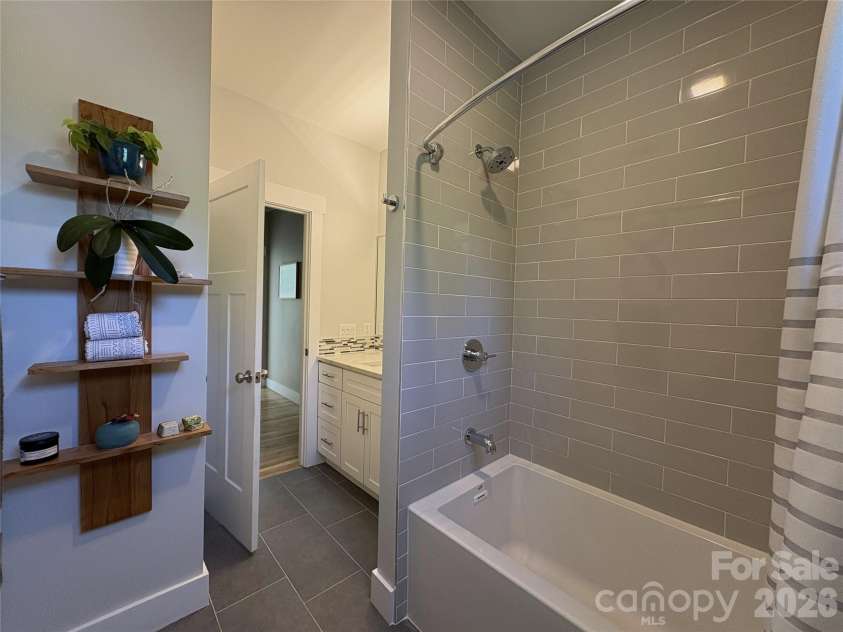 24 Acadia Drive, Asheville, NC 28806.  MLS# CAR4374488, YatesRealty ID 16984. 