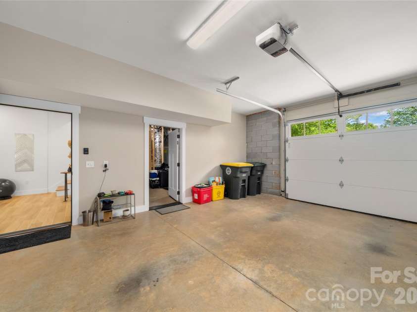 24 Acadia Drive, Asheville, NC 28806.  MLS# CAR4374488, YatesRealty ID 16984. 