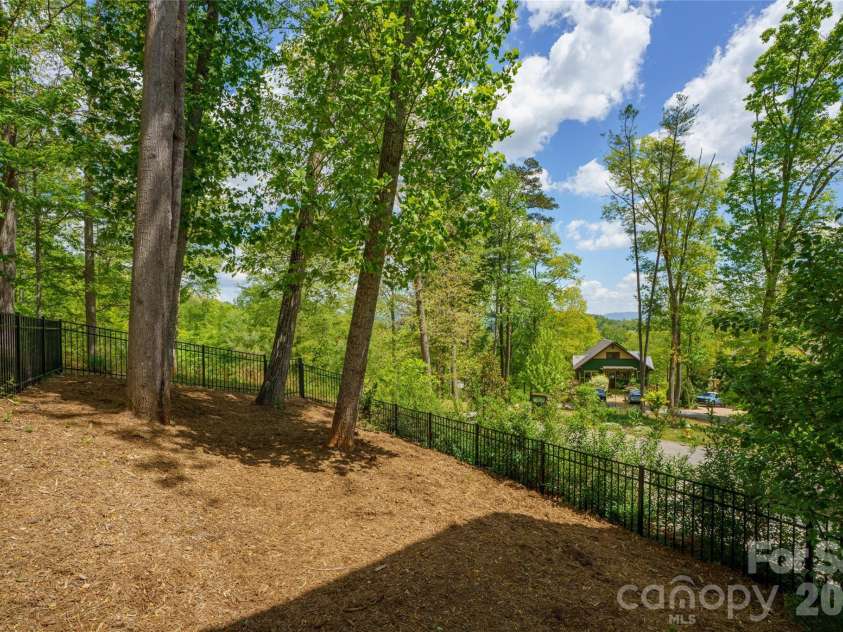 24 Acadia Drive, Asheville, NC 28806.  MLS# CAR4374488, YatesRealty ID 16984. 