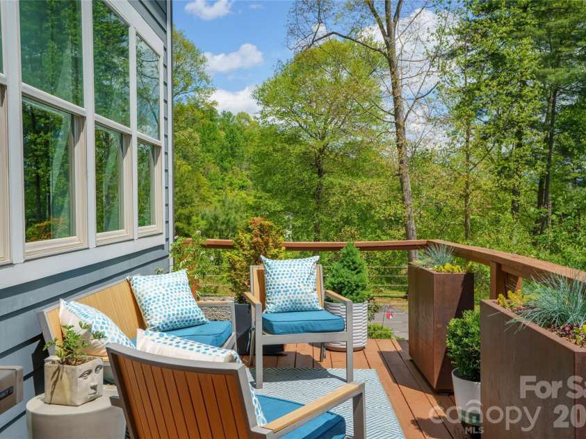 24 Acadia Drive, Asheville, NC 28806.  MLS# CAR4374488, YatesRealty ID 16984. 