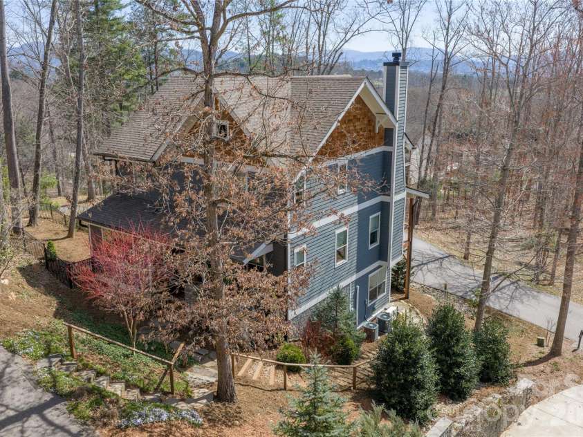 24 Acadia Drive, Asheville, NC 28806.  MLS# CAR4374488, YatesRealty ID 16984. 