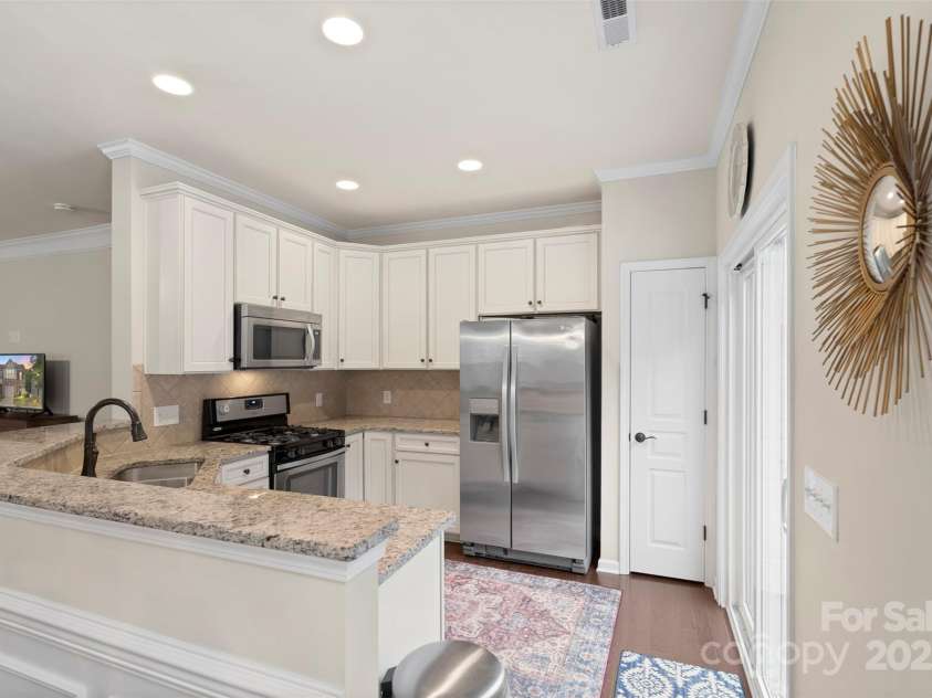 4278 Park South Station Boulevard, Charlotte, NC 28210.  MLS# CAR4263569, YatesRealty ID 16984. 