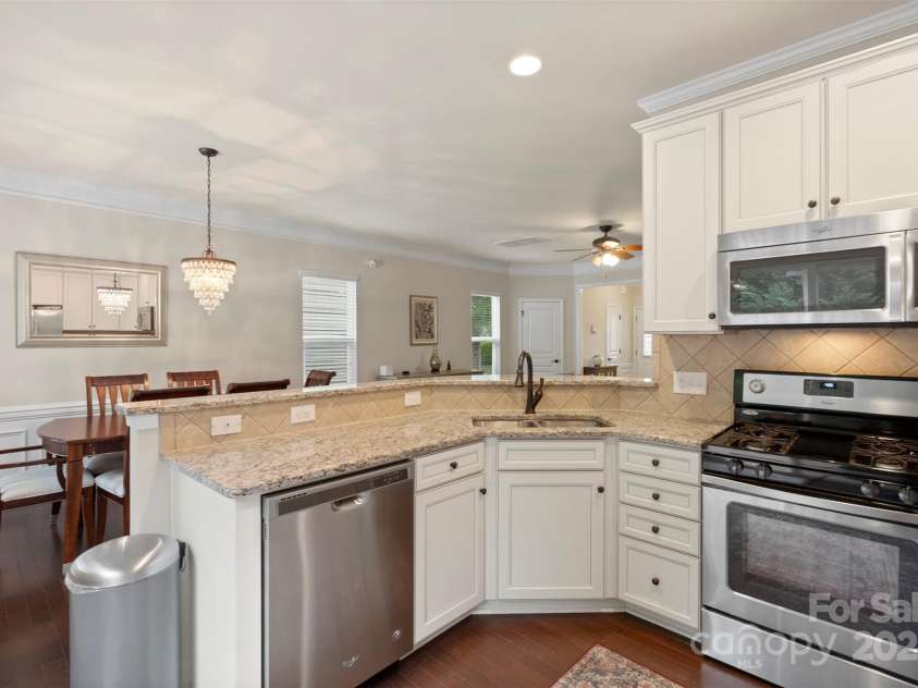 4278 Park South Station Boulevard, Charlotte, NC 28210.  MLS# CAR4263569, YatesRealty ID 16984. 