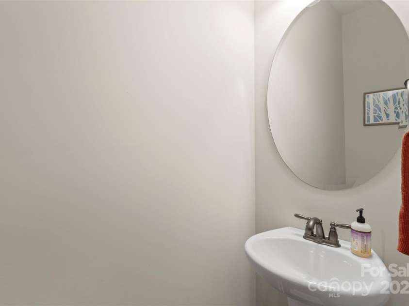 4278 Park South Station Boulevard, Charlotte, NC 28210.  MLS# CAR4263569, YatesRealty ID 16984. 