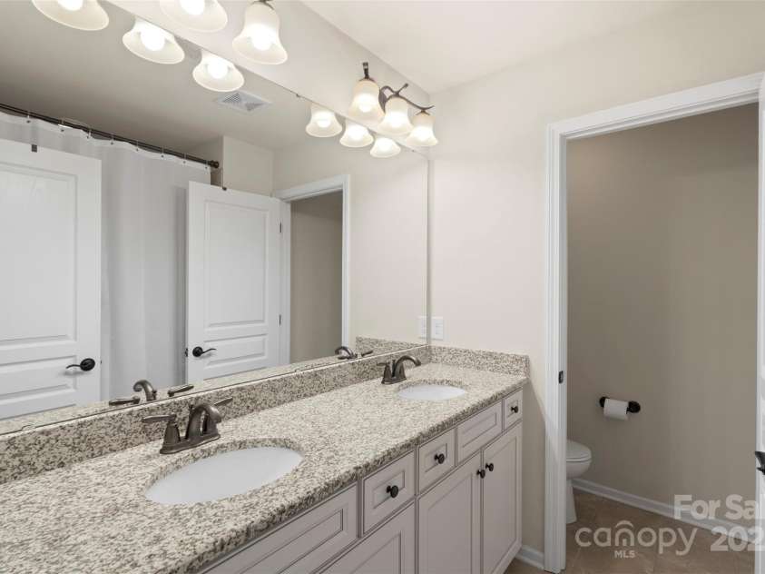 4278 Park South Station Boulevard, Charlotte, NC 28210.  MLS# CAR4263569, YatesRealty ID 16984. 