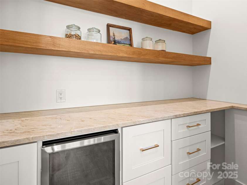 10 Slate Drive, Candler, NC 28715.  MLS# CAR4319309, YatesRealty ID 16985. 