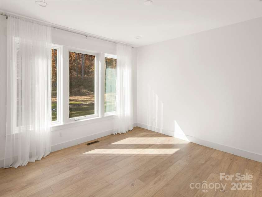 10 Slate Drive, Candler, NC 28715.  MLS# CAR4319309, YatesRealty ID 16985. 