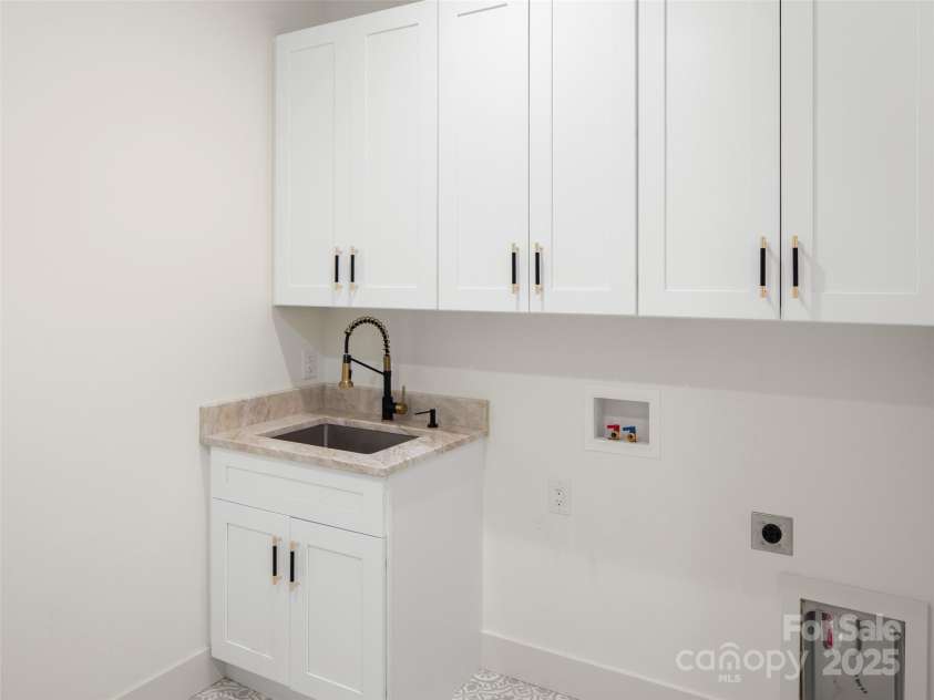 10 Slate Drive, Candler, NC 28715.  MLS# CAR4319309, YatesRealty ID 16985. 