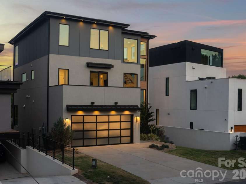 308 Frazier Avenue, Charlotte, NC 28216.  MLS# CAR4374291, YatesRealty ID 16985. 