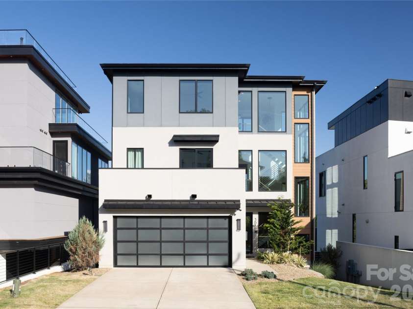 308 Frazier Avenue, Charlotte, NC 28216.  MLS# CAR4374291, YatesRealty ID 16985. 