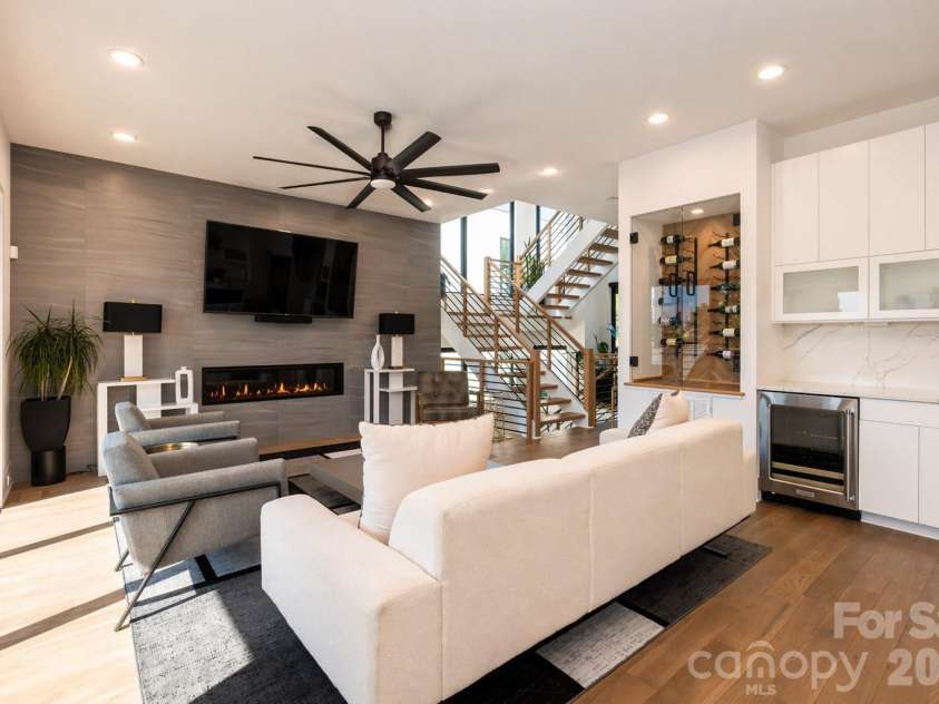308 Frazier Avenue, Charlotte, NC 28216.  MLS# CAR4374291, YatesRealty ID 16985. 