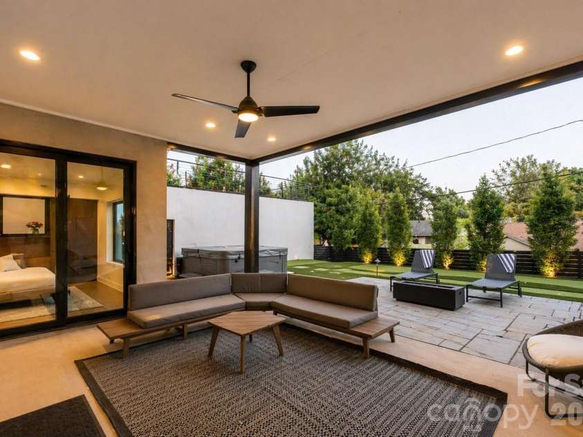 308 Frazier Avenue, Charlotte, NC 28216.  MLS# CAR4374291, YatesRealty ID 16985. 