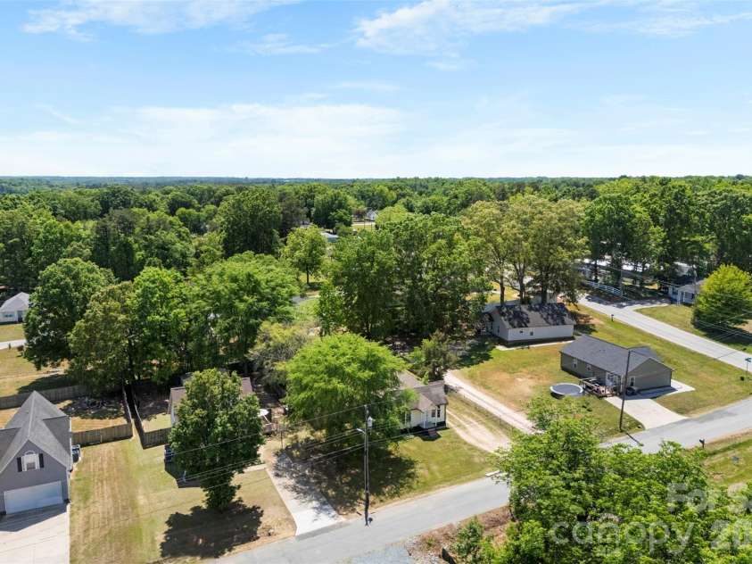 2504 Glenwood Street, Kannapolis, NC 28083.  MLS# CAR4374303, YatesRealty ID 16986. 