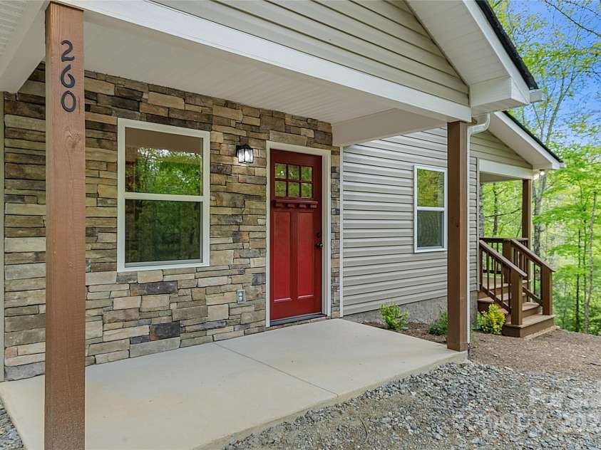 260 Cotton Top Drive, Brevard, NC 28712.  MLS# CAR4255861, YatesRealty ID 16986. 