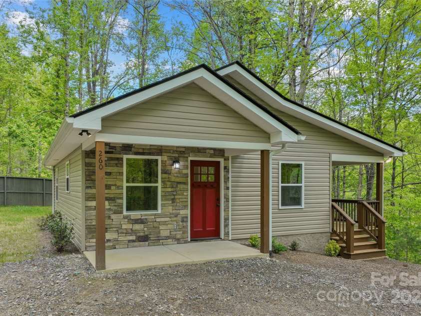 260 Cotton Top Drive, Brevard, NC 28712.  MLS# CAR4255861, YatesRealty ID 16986. 