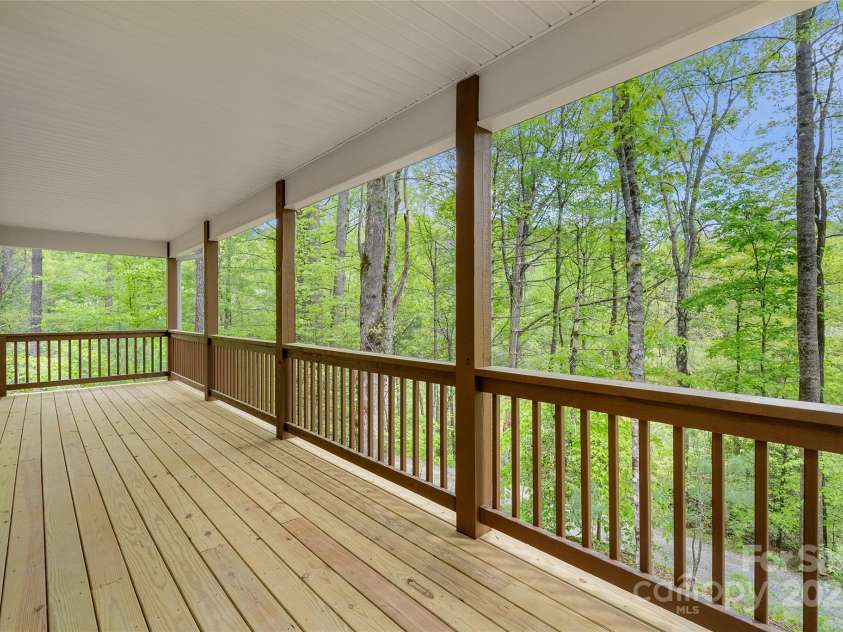 260 Cotton Top Drive, Brevard, NC 28712.  MLS# CAR4255861, YatesRealty ID 16986. 