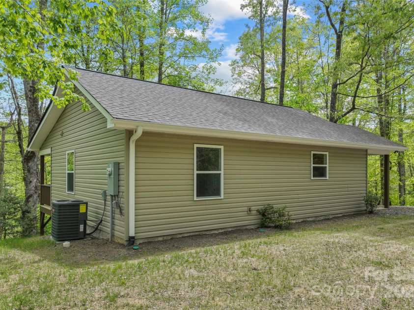 260 Cotton Top Drive, Brevard, NC 28712.  MLS# CAR4255861, YatesRealty ID 16986. 