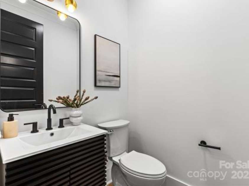 3256 Brixton Court, Charlotte, NC 28205.  MLS# CAR4247965, YatesRealty ID 16987. 
