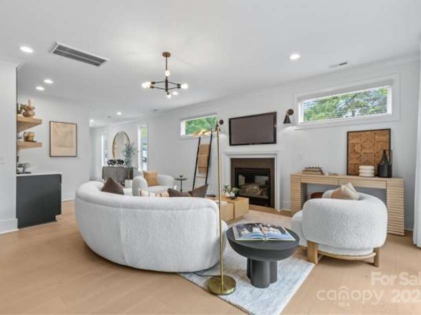 3256 Brixton Court, Charlotte, NC 28205.  MLS# CAR4247965, YatesRealty ID 16987. 