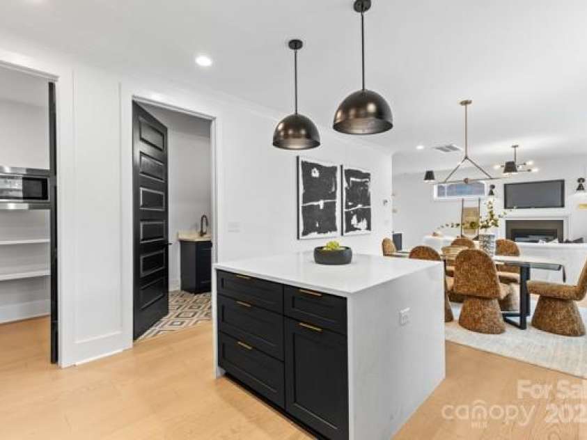 3256 Brixton Court, Charlotte, NC 28205.  MLS# CAR4247965, YatesRealty ID 16987. 