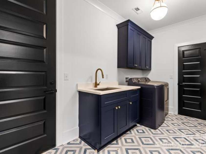 3256 Brixton Court, Charlotte, NC 28205.  MLS# CAR4247965, YatesRealty ID 16987. 