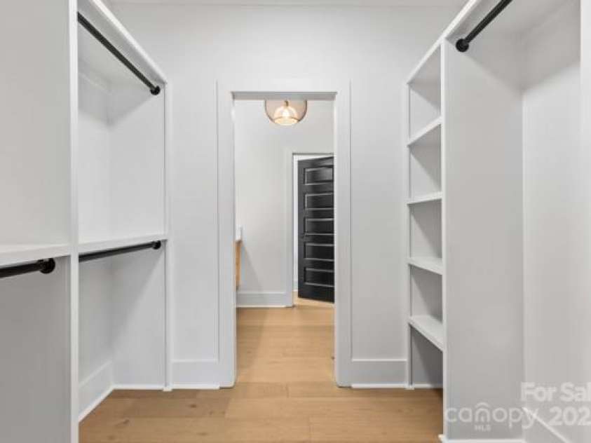 3256 Brixton Court, Charlotte, NC 28205.  MLS# CAR4247965, YatesRealty ID 16987. 