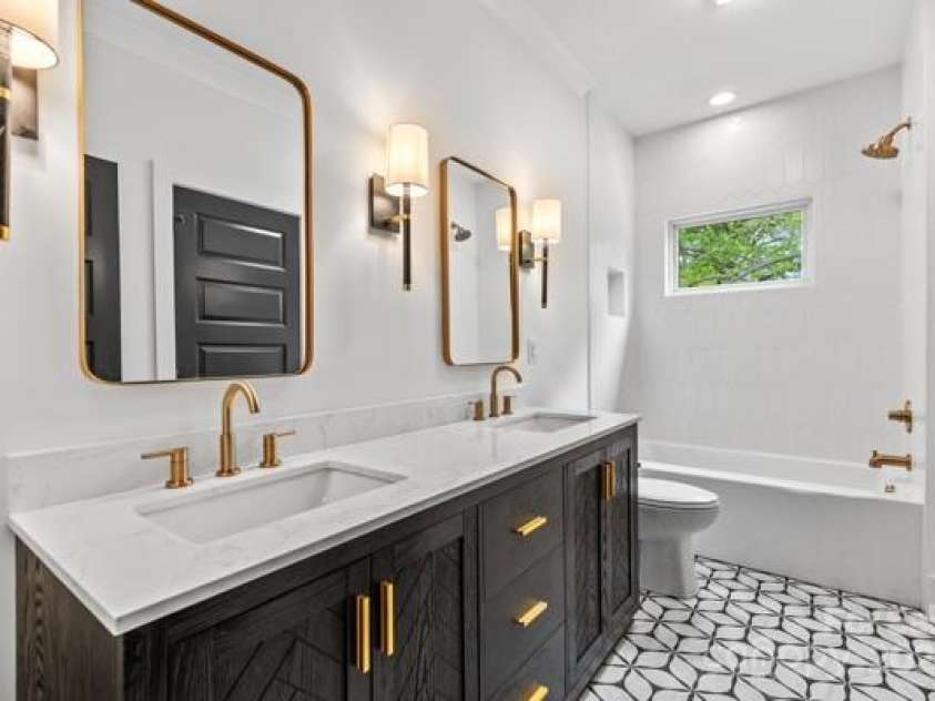 3256 Brixton Court, Charlotte, NC 28205.  MLS# CAR4247965, YatesRealty ID 16987. 