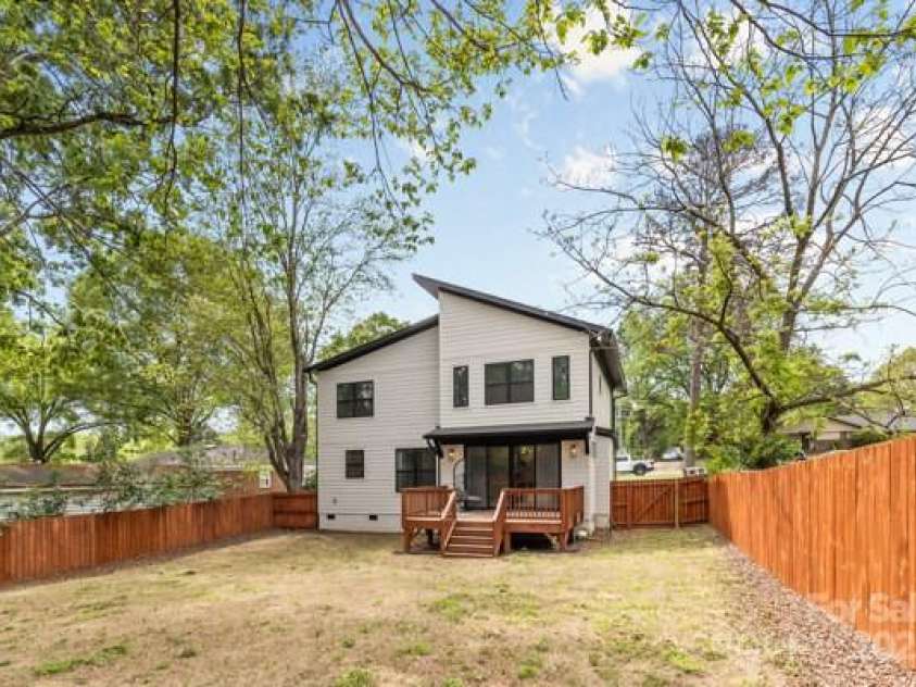 3256 Brixton Court, Charlotte, NC 28205.  MLS# CAR4247965, YatesRealty ID 16987. 