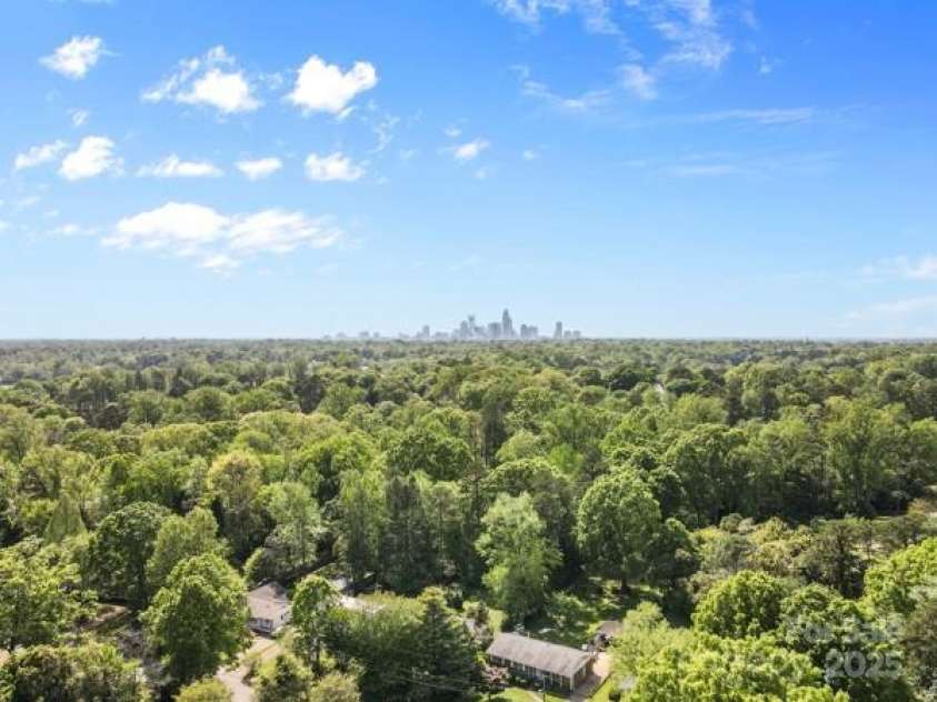 3256 Brixton Court, Charlotte, NC 28205.  MLS# CAR4247965, YatesRealty ID 16987. 