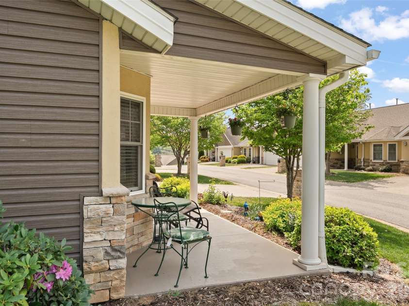 66 Kenai Trail, Waynesville, NC 28786.  MLS# CAR4374058, YatesRealty ID 16987. 