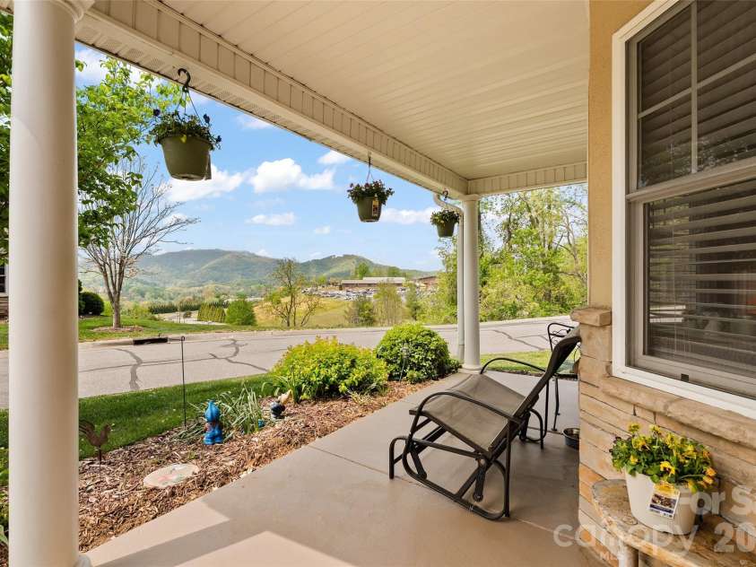66 Kenai Trail, Waynesville, NC 28786.  MLS# CAR4374058, YatesRealty ID 16987. 