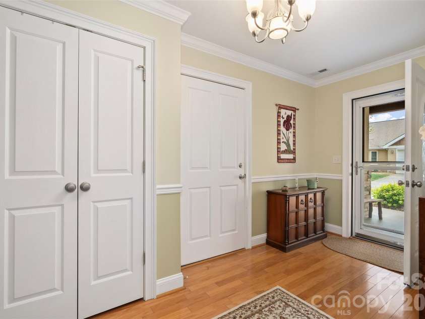 66 Kenai Trail, Waynesville, NC 28786.  MLS# CAR4374058, YatesRealty ID 16987. 