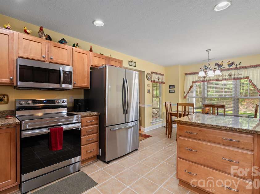 66 Kenai Trail, Waynesville, NC 28786.  MLS# CAR4374058, YatesRealty ID 16987. 