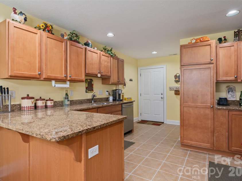 66 Kenai Trail, Waynesville, NC 28786.  MLS# CAR4374058, YatesRealty ID 16987. 