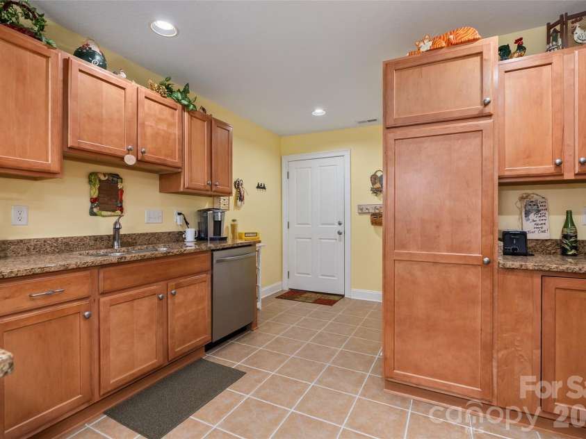 66 Kenai Trail, Waynesville, NC 28786.  MLS# CAR4374058, YatesRealty ID 16987. 