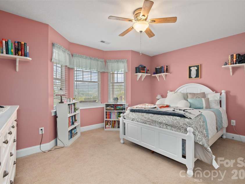66 Kenai Trail, Waynesville, NC 28786.  MLS# CAR4374058, YatesRealty ID 16987. 