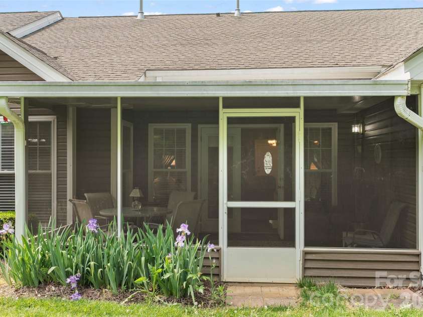 66 Kenai Trail, Waynesville, NC 28786.  MLS# CAR4374058, YatesRealty ID 16987. 