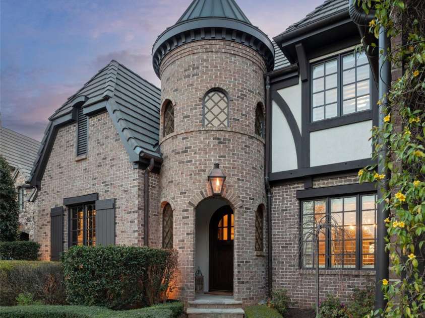 306 Royal Crescent Lane, Waxhaw, NC 28173.  MLS# CAR4373938, YatesRealty ID 16988. Charming architeture with turret front entry