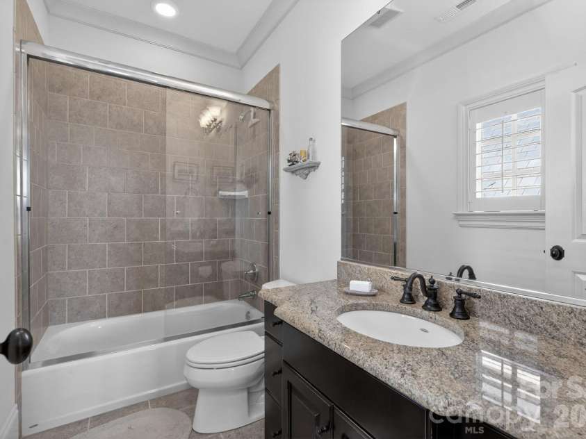 306 Royal Crescent Lane, Waxhaw, NC 28173.  MLS# CAR4373938, YatesRealty ID 16988. Secondary ensuite