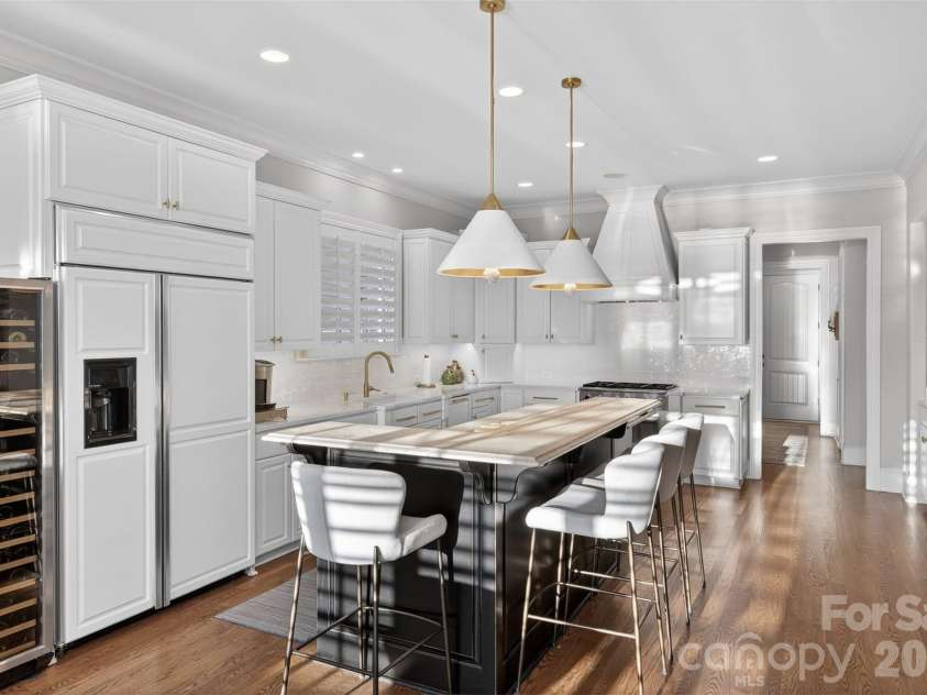 306 Royal Crescent Lane, Waxhaw, NC 28173.  MLS# CAR4373938, YatesRealty ID 16988. Sun filled kitchen!
