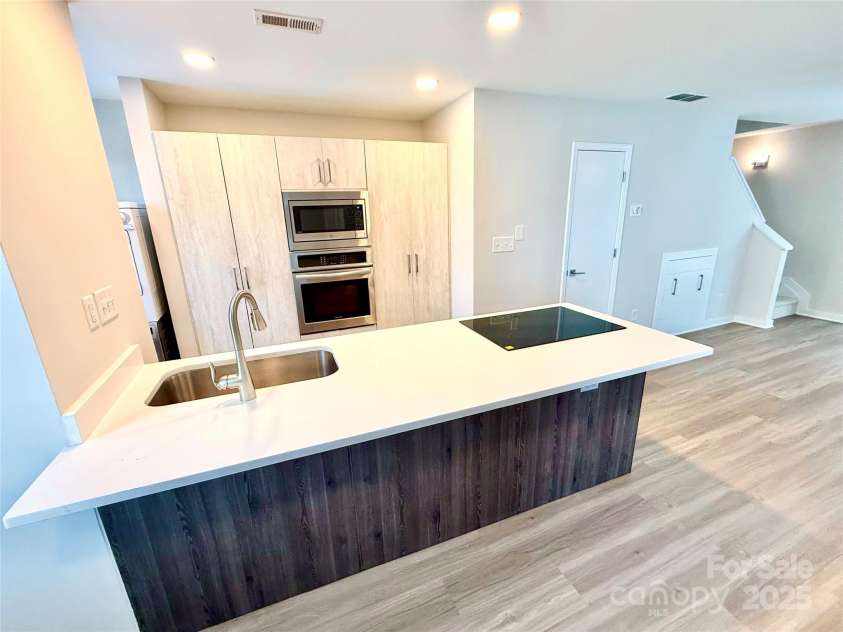 1519 Briar Creek Road, Charlotte, NC 28205.  MLS# CAR4265364, YatesRealty ID 16989. 