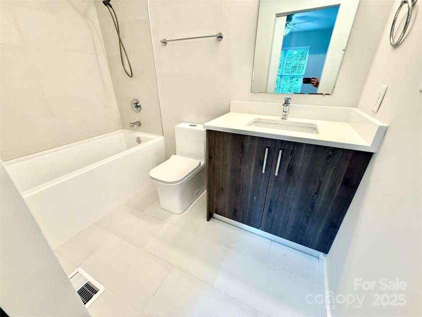 1519 Briar Creek Road, Charlotte, NC 28205.  MLS# CAR4265364, YatesRealty ID 16989. 