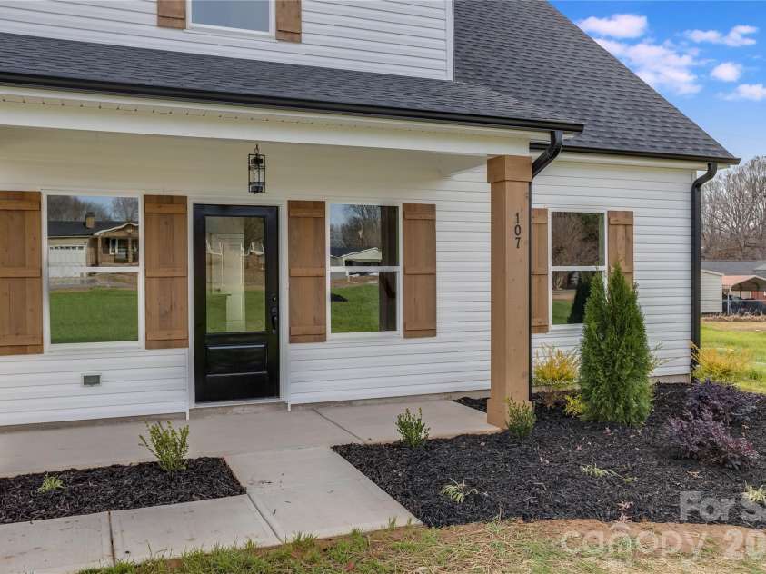 107 Tara Terrace, Kings Mountain, NC 28086.  MLS# CAR4309228, YatesRealty ID 1699. 
