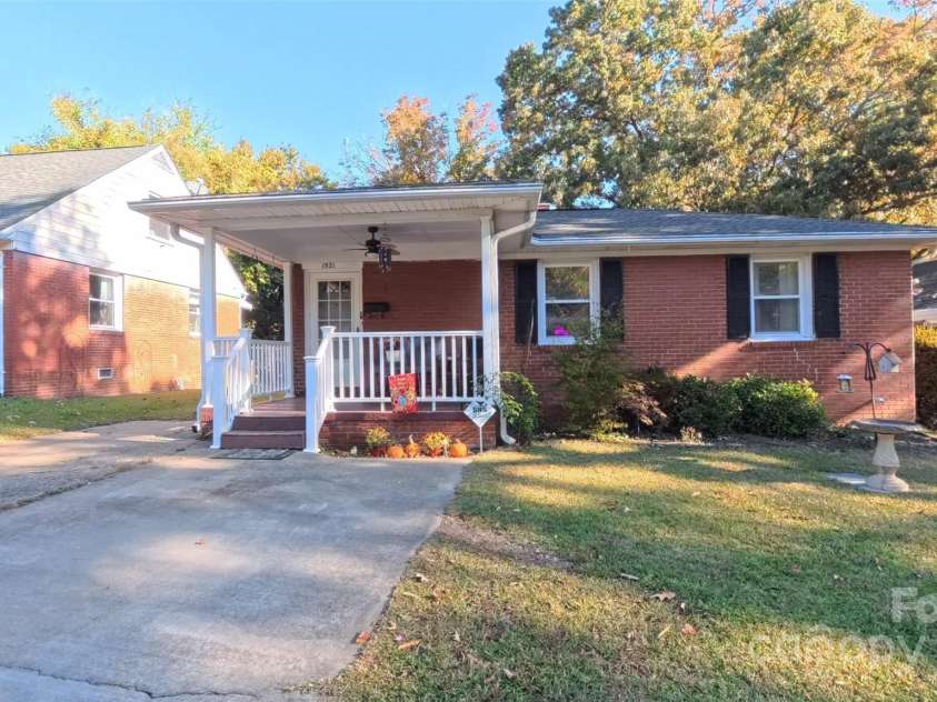 1521 Herrin Avenue, Charlotte, NC 28205.  MLS# CAR4316384, YatesRealty ID 1699. 