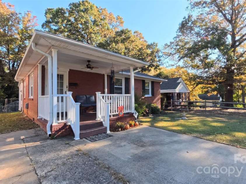 1521 Herrin Avenue, Charlotte, NC 28205.  MLS# CAR4316384, YatesRealty ID 1699. 