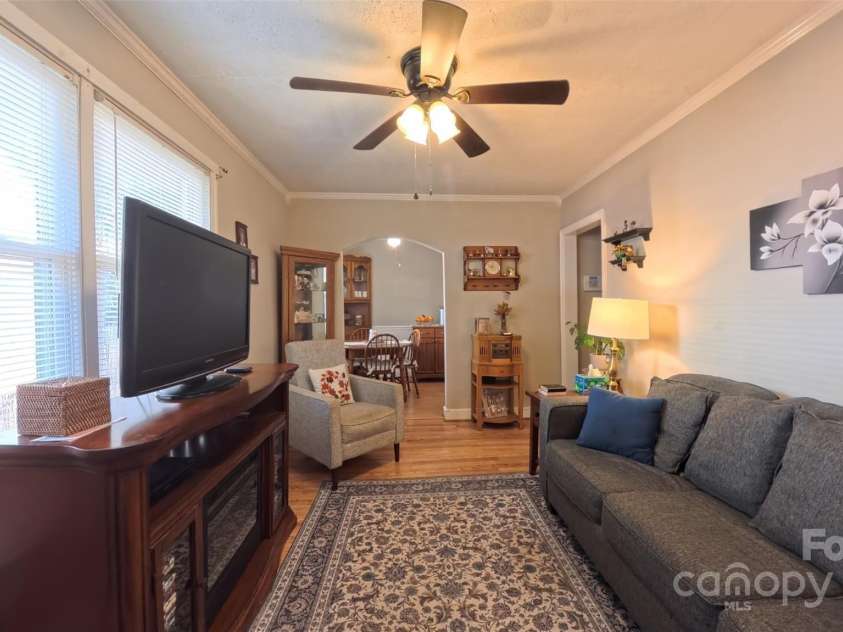 1521 Herrin Avenue, Charlotte, NC 28205.  MLS# CAR4316384, YatesRealty ID 1699. 