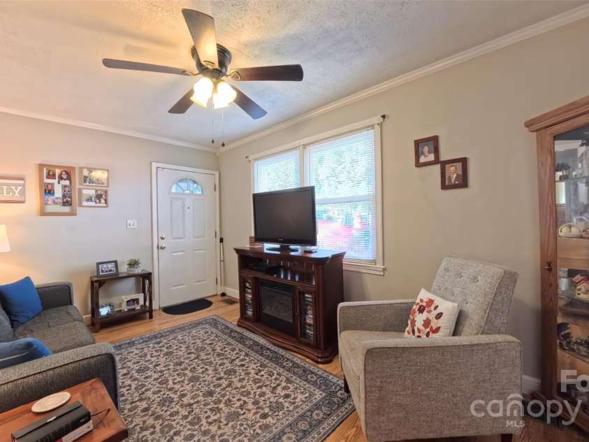 1521 Herrin Avenue, Charlotte, NC 28205.  MLS# CAR4316384, YatesRealty ID 1699. 