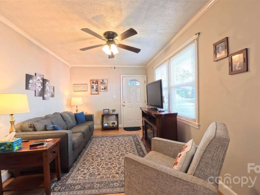 1521 Herrin Avenue, Charlotte, NC 28205.  MLS# CAR4316384, YatesRealty ID 1699. 