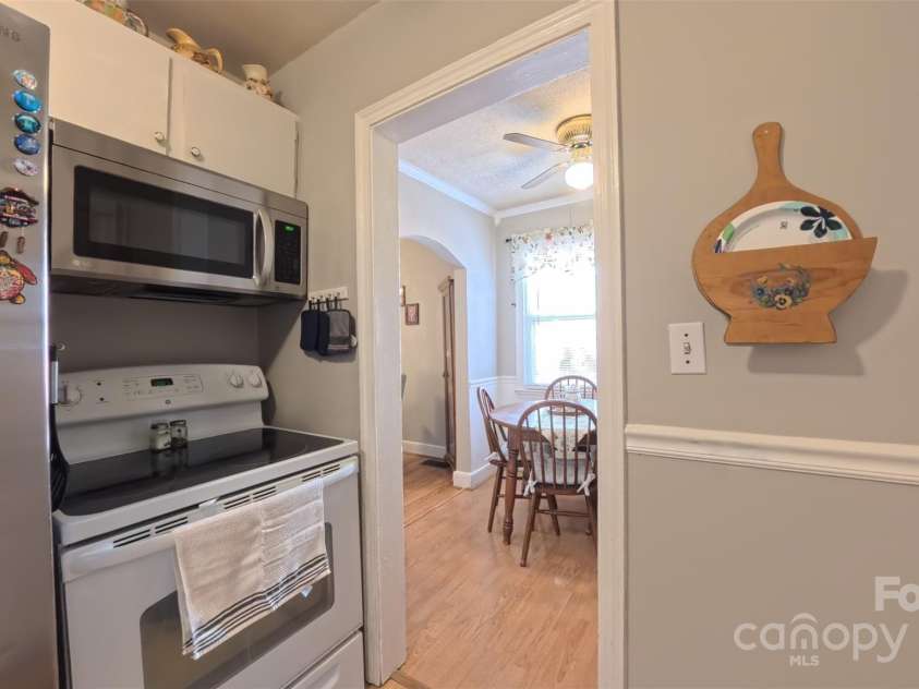 1521 Herrin Avenue, Charlotte, NC 28205.  MLS# CAR4316384, YatesRealty ID 1699. 